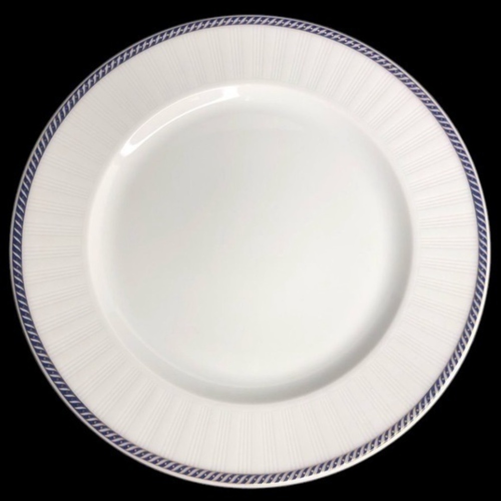 Vintage Eschenbach Porzellan 9 3/8” Plate in EUC